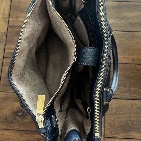 Michael Kors Medium Sutton Saffiano Leather Satchel Bag! - Picture 8 of 13